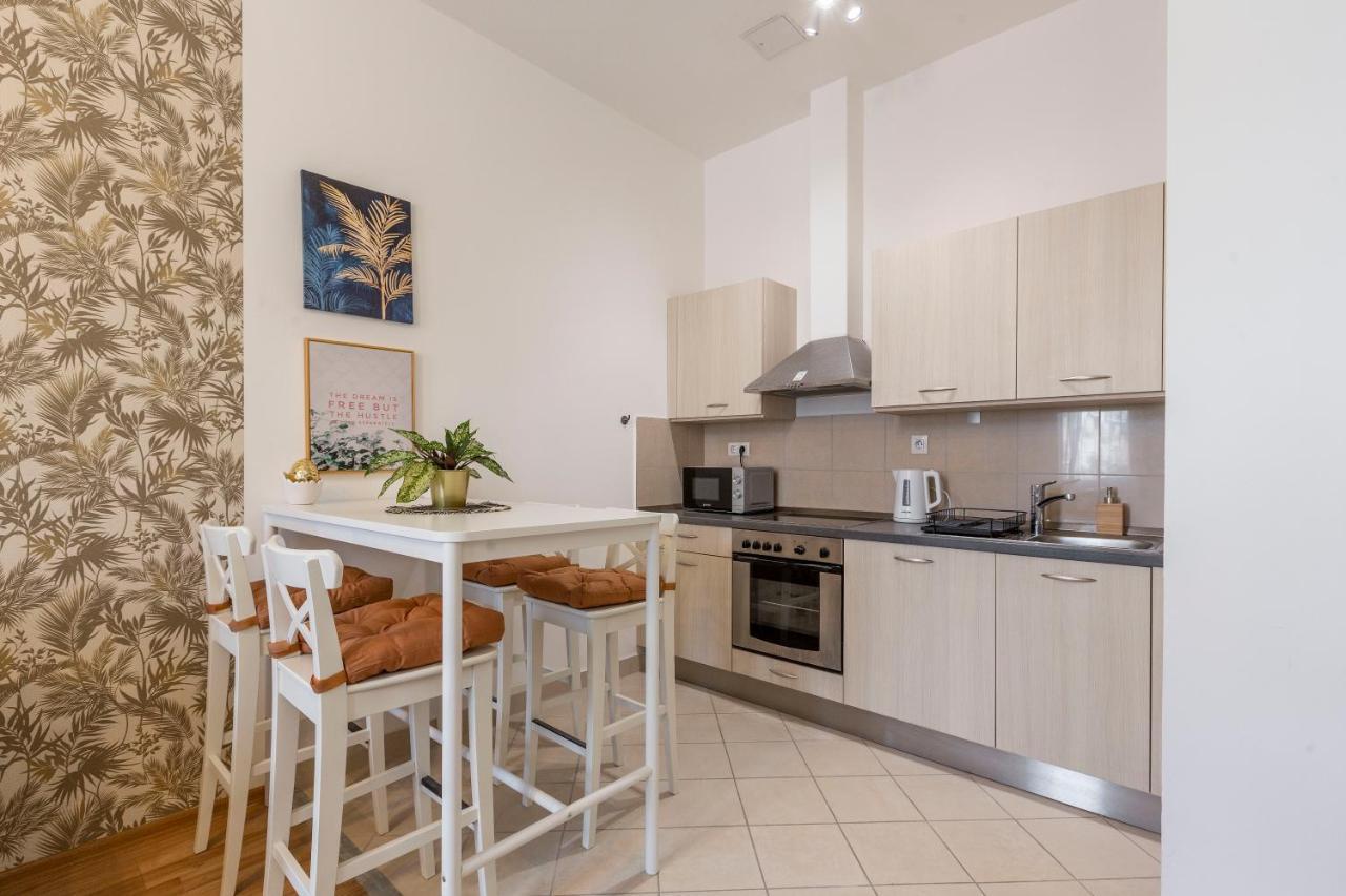 Luxurious Art Deco Apartment In The King Street Boedapest Buitenkant foto